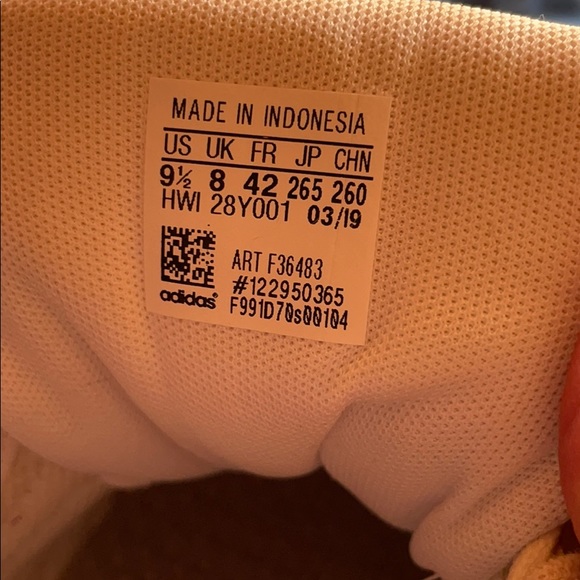 Adidas shoes - Picture 5 of 8